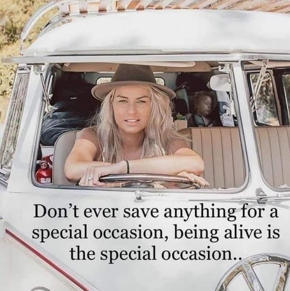 Meet your Posher, Emily - Picture 2 of 15